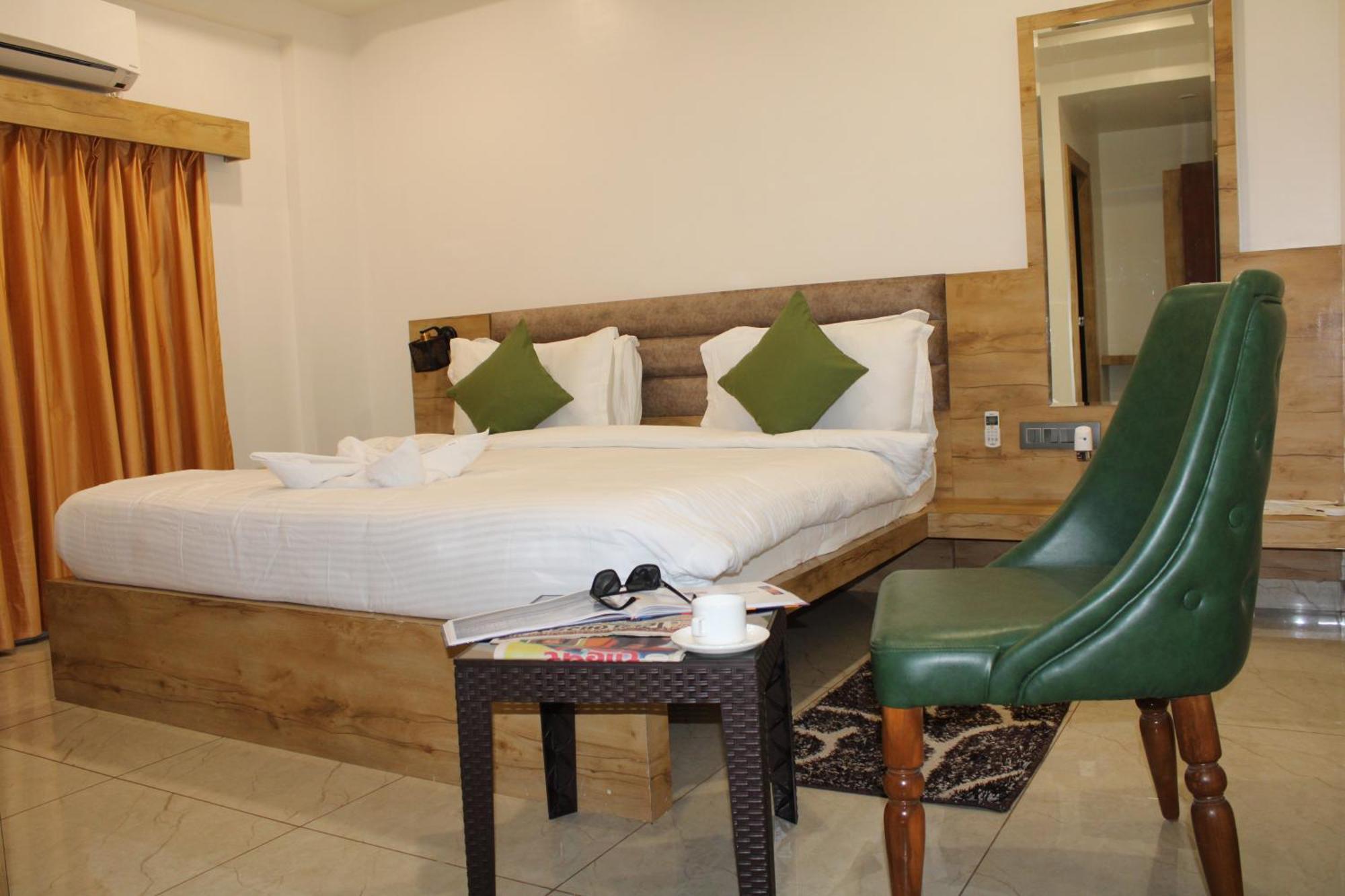 Clarks Collection Somnath Hotel Exterior photo