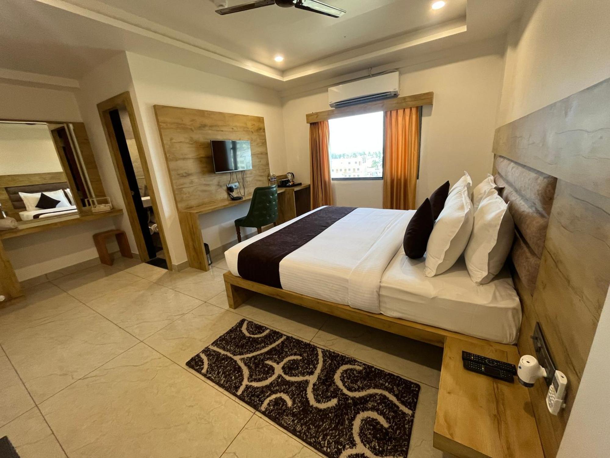 Clarks Collection Somnath Hotel Exterior photo